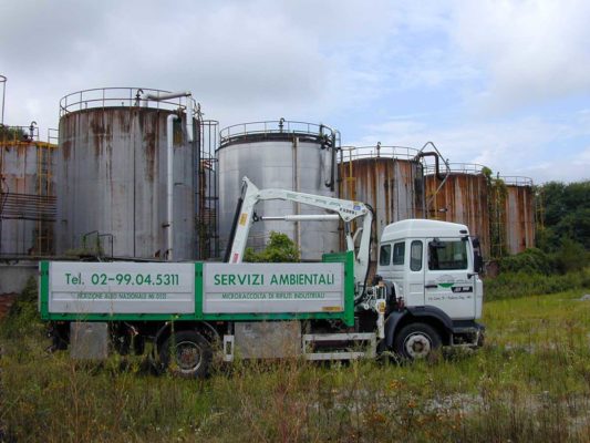 Demolizione serbatoi area ex industria chimica Irca - Cesano Maderno - Monza Brianza