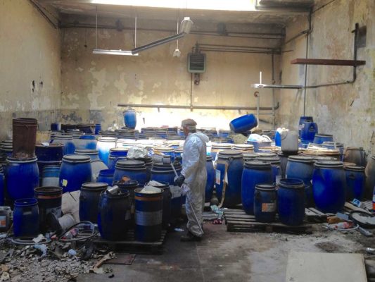 Intervento di rimozione e smaltimento fusti contenenti rifiuti industriali - bonifica stabilimento dismesso ex Tintotex - Parabiago - Milano